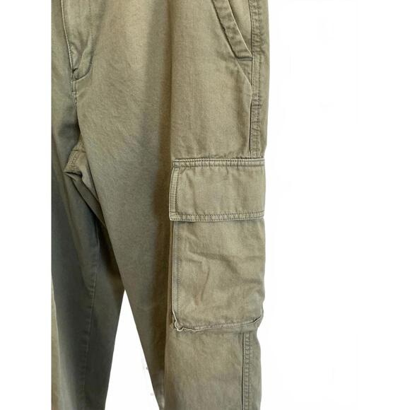 Old Navy Men's Olive Green Cargo Pants - Picture 2 of 9